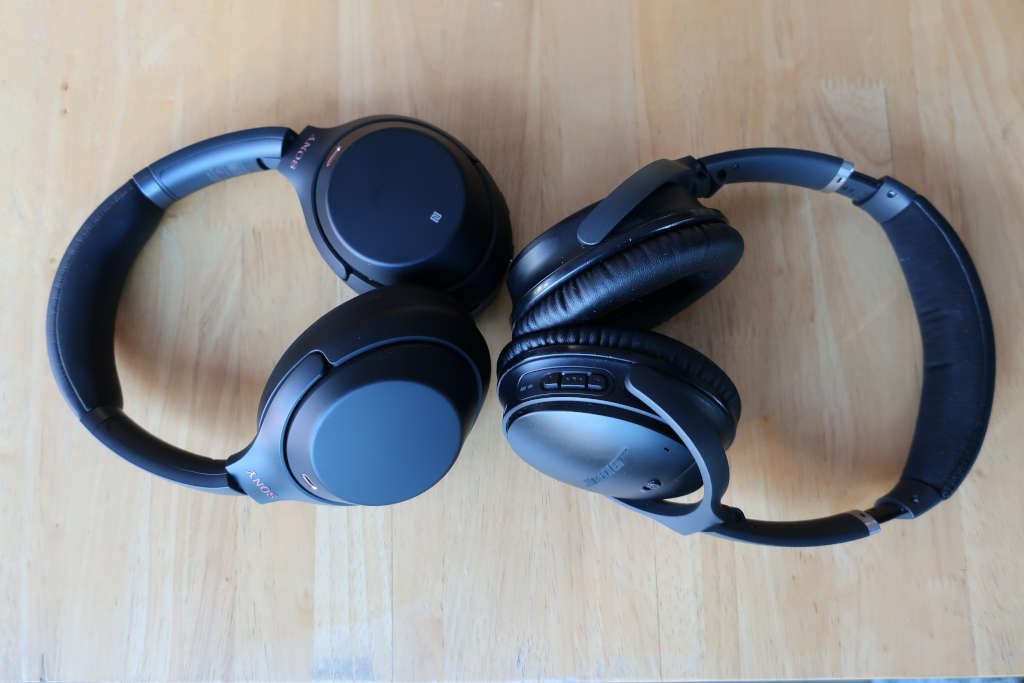 Noise cancelling headphones against footfalls