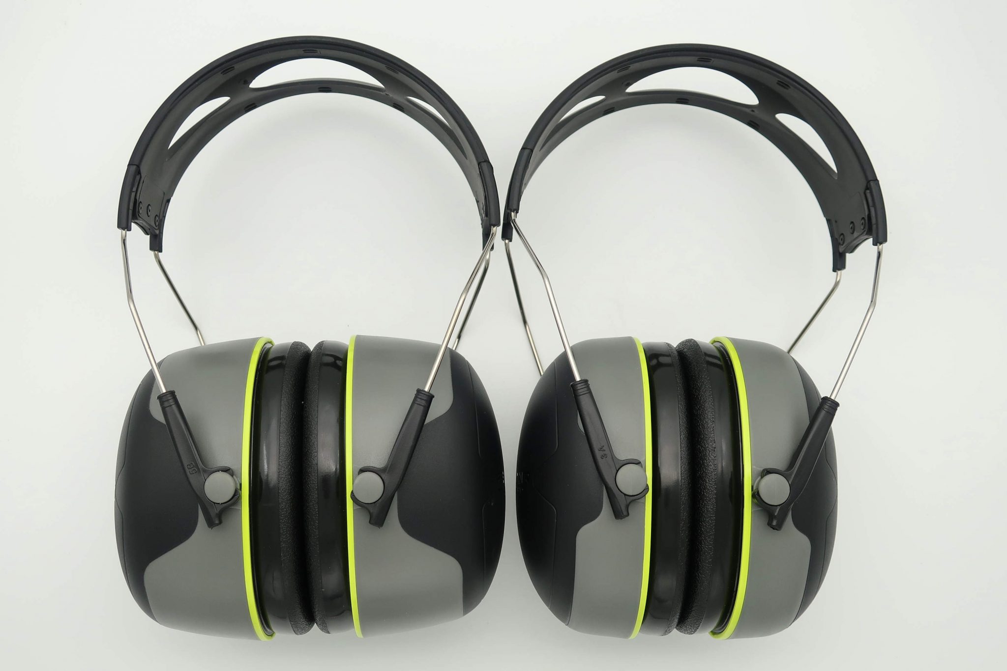 7 Great Earmuffs for Large Heads and 5 That Are Too Small (Review