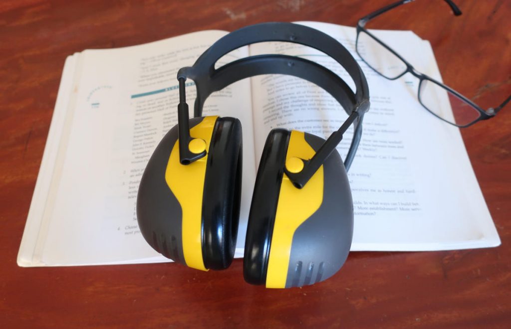 Soundproof headphones best sale for studying