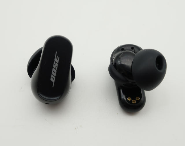 QC-earbuds-II-with-xl-tips-and-size-0-stability-band