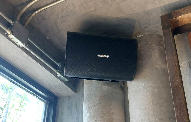 overhead-speaker-coffeeshop